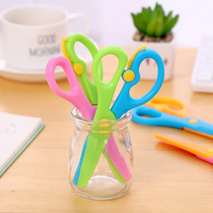 New 1 Pcs 137mm Mini Safety Round Head Plastic Scissors Student Kids Paper Cutting Minions Supplies for Kindergarten School