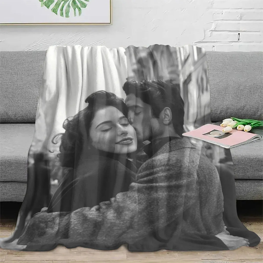 1 Piece of Custom DIY Personalized Photo Blanket for Your Loved One - Flannel Blanket with Personalized Photo, Soft and Warm, Suitable for Sofa, Bed, Office, Car, and Outdoor Travel - a Gift for Men and Women Suitable for All