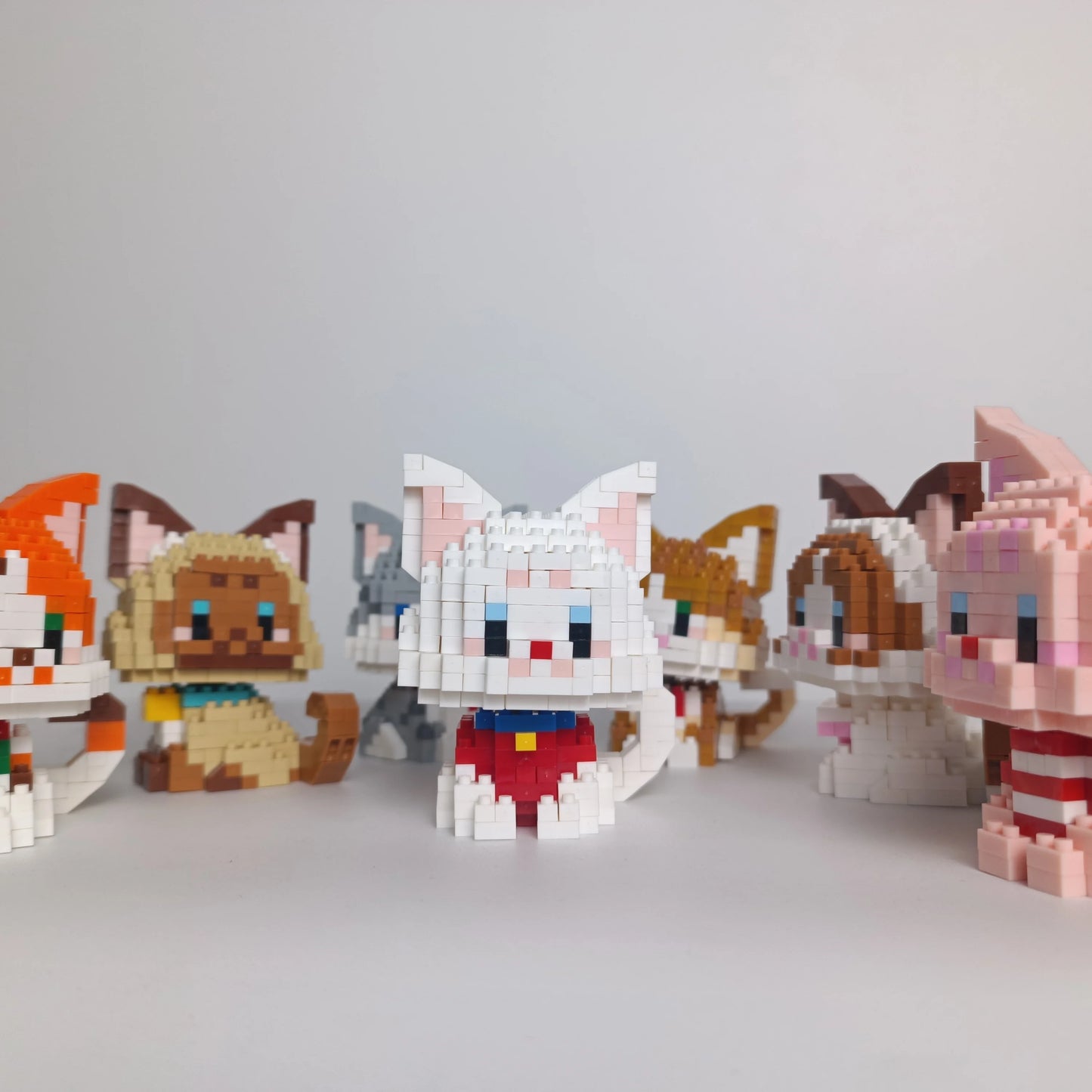 Micro Mini Super Cute Micro Cat Building Kit Tiny Pet Series Doll Figure The Perfect Miniature Gift for Cat Lovers and Girls