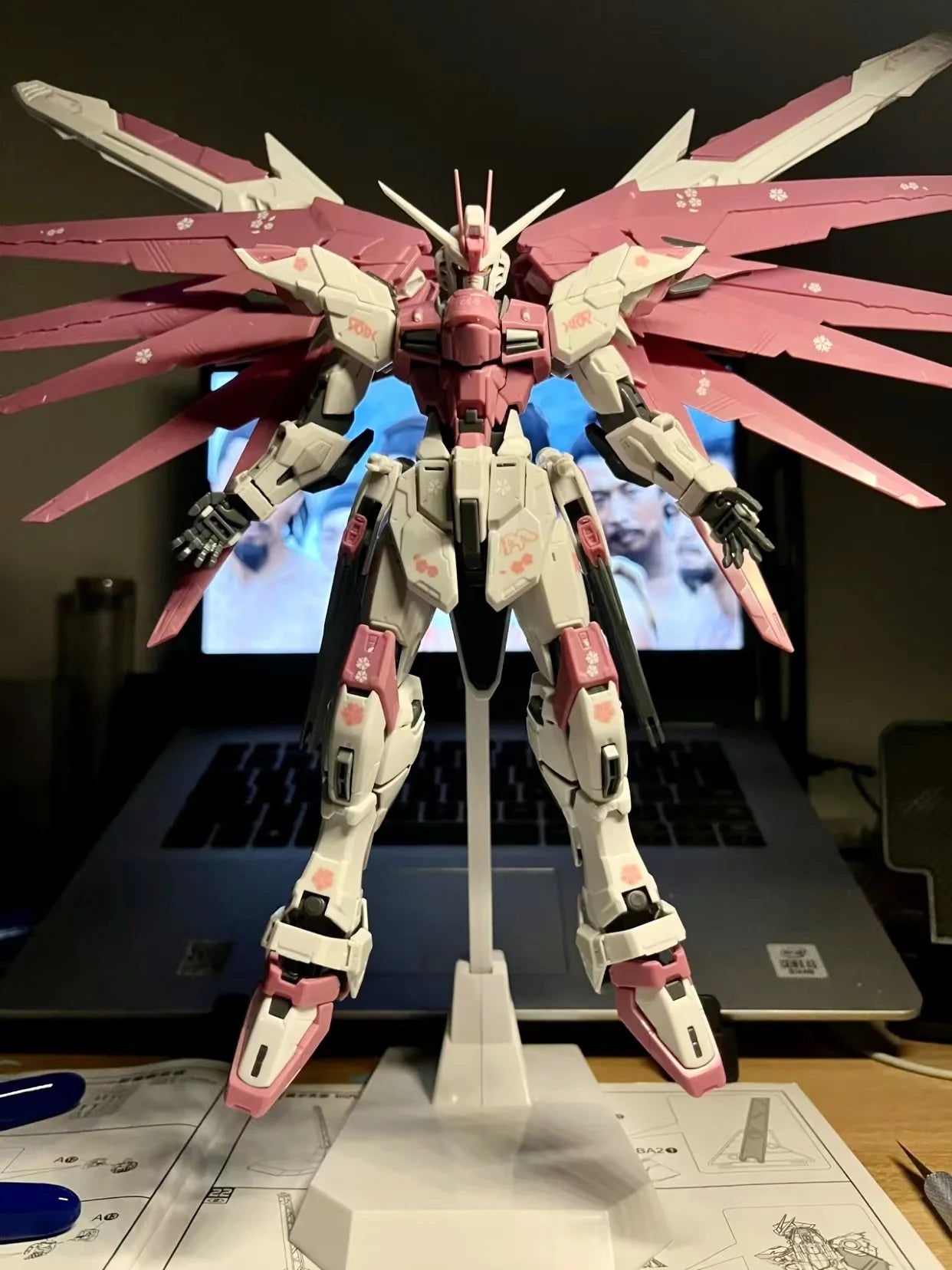 Mg Cherry Blossom Freedom 2.0 Magic Change 1/100 With Cherry Blossom Water Stickers Model Action Figures Toys Collectibles Gifts