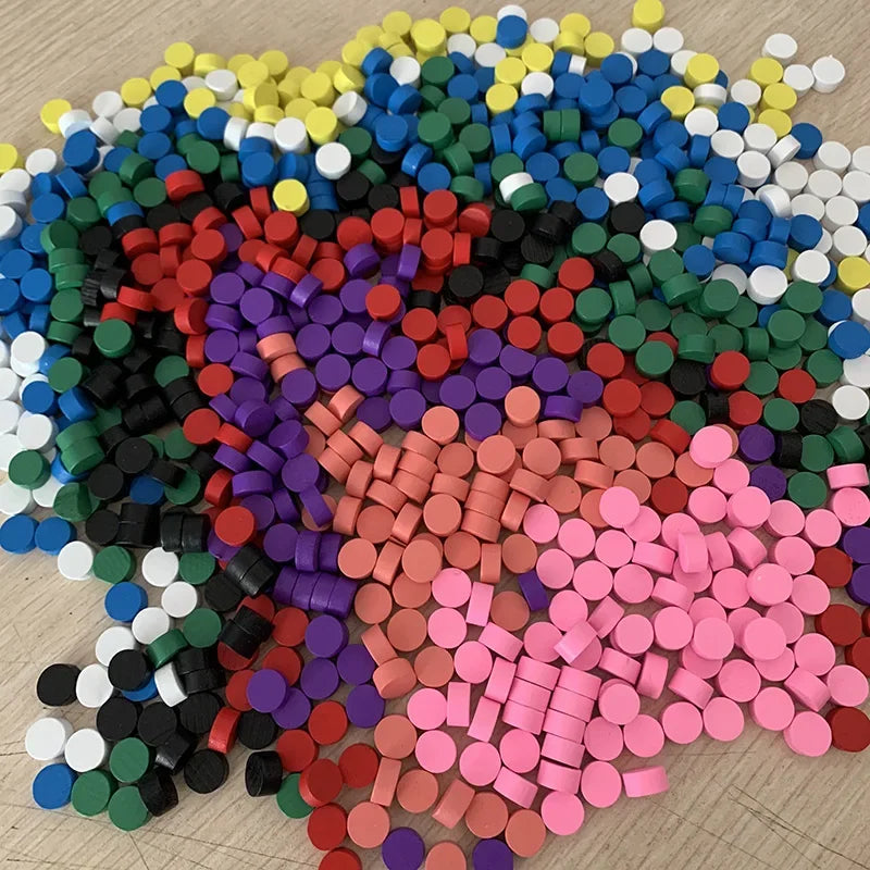 100Pcs 7 Colors Wooden Game Pieces Colorful Chess Pieces  Games Accessories 10*5MM